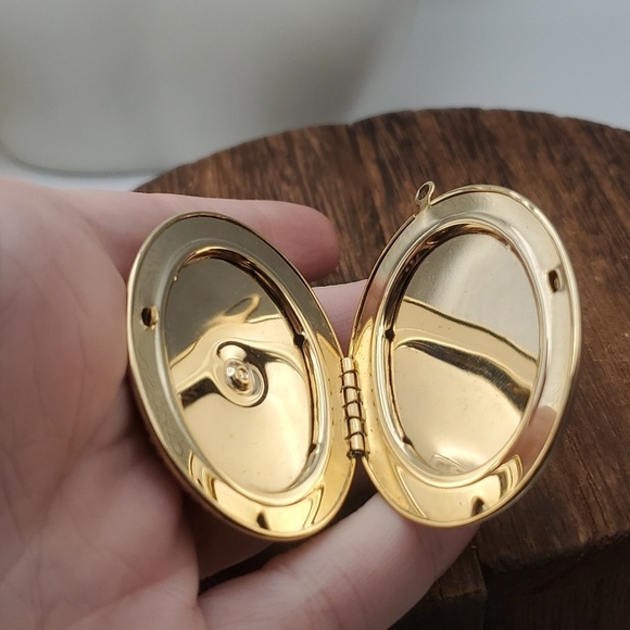 Vintage Sarah Coventry Locket Necklace – Lalita Jewelry Vintage Sarah Coventry locket pendant‎
